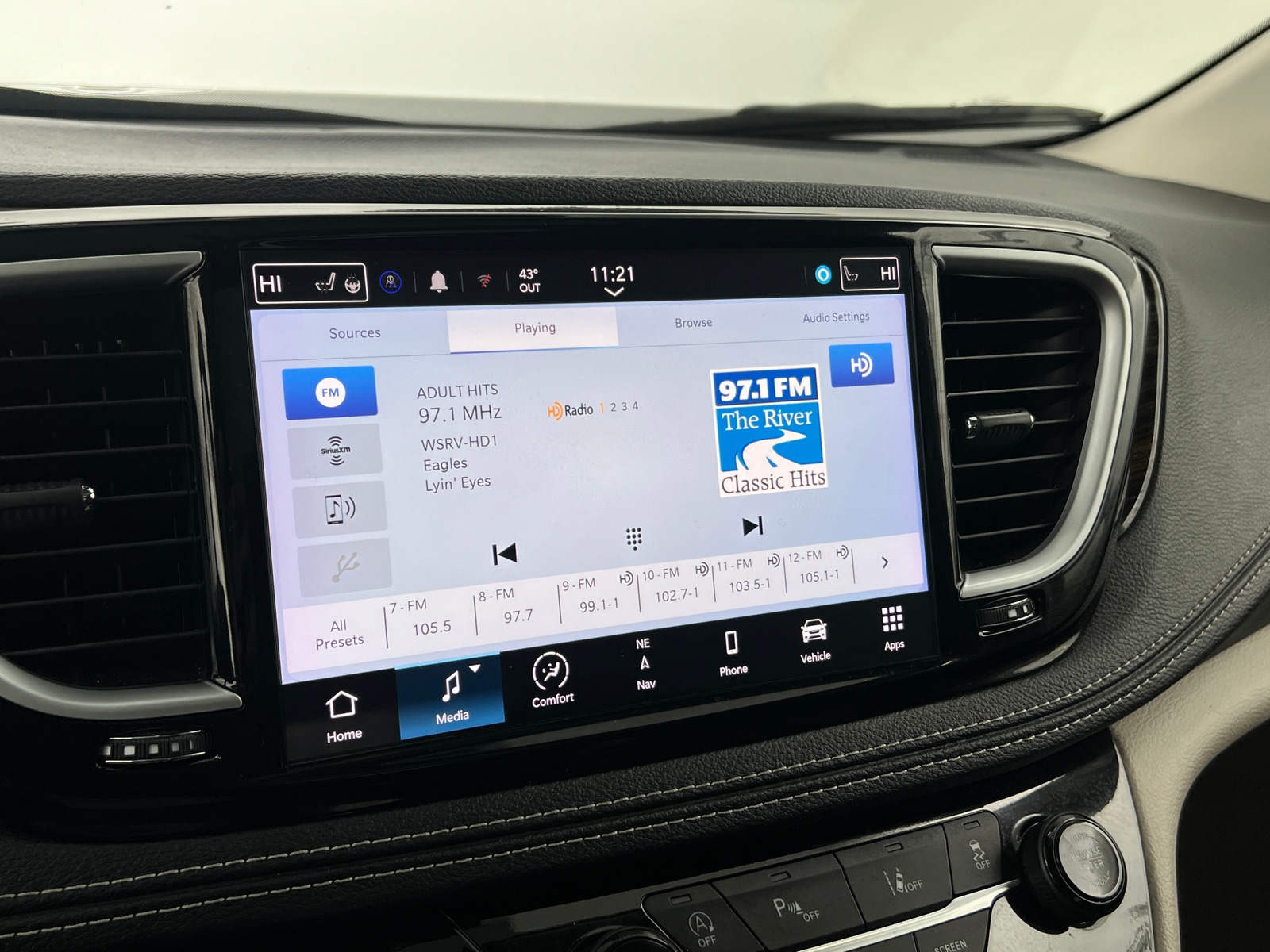 Thumbnail: 2024 Chrysler Pacifica - 3