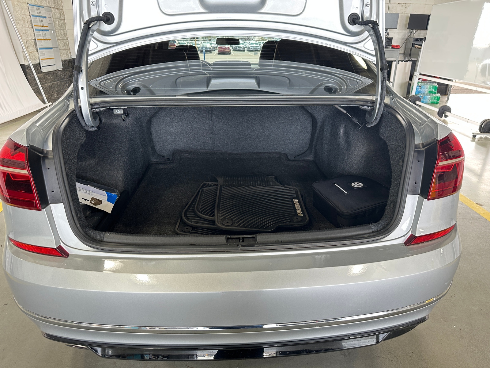 Thumbnail: 2018 Volkswagen Passat - 6