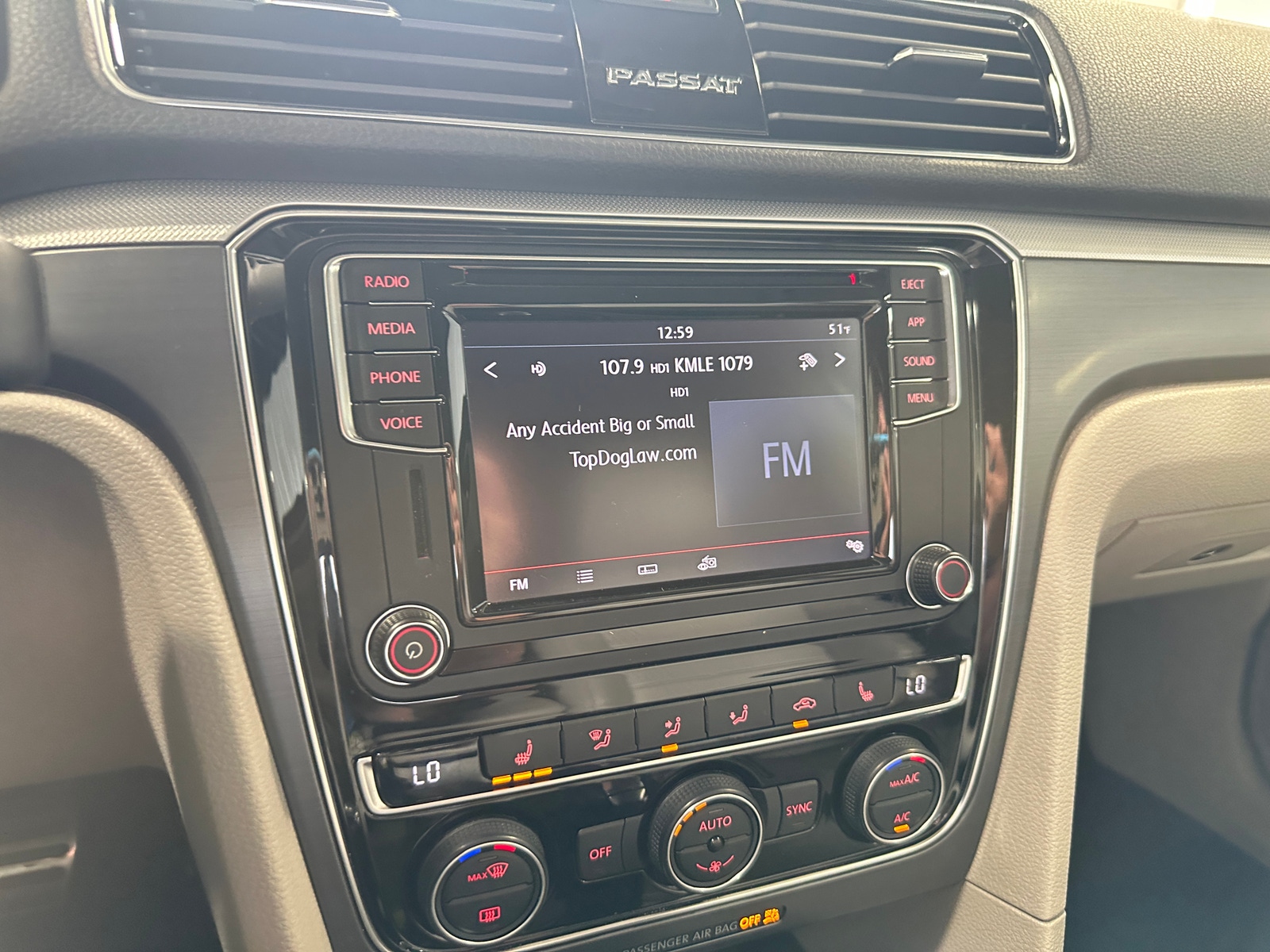 Thumbnail: 2018 Volkswagen Passat - 3