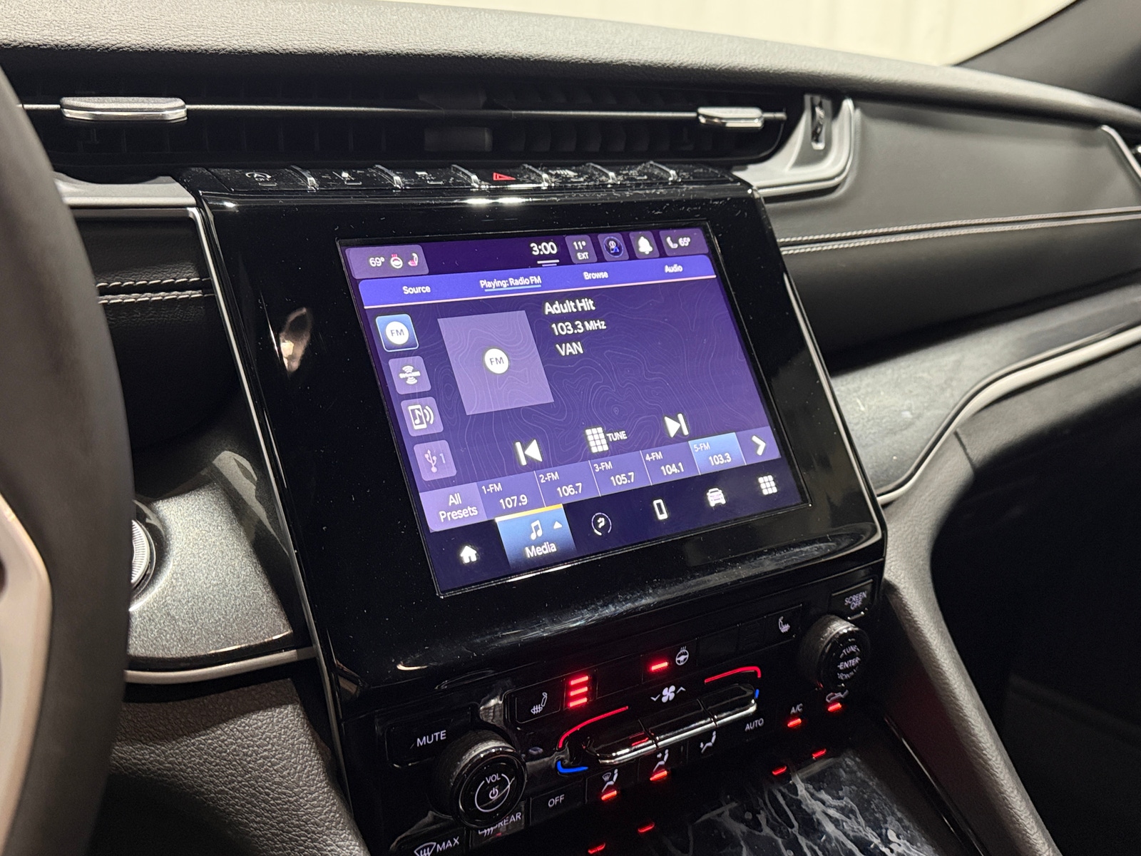 Thumbnail: 2023 Jeep Grand Cherokee - 4