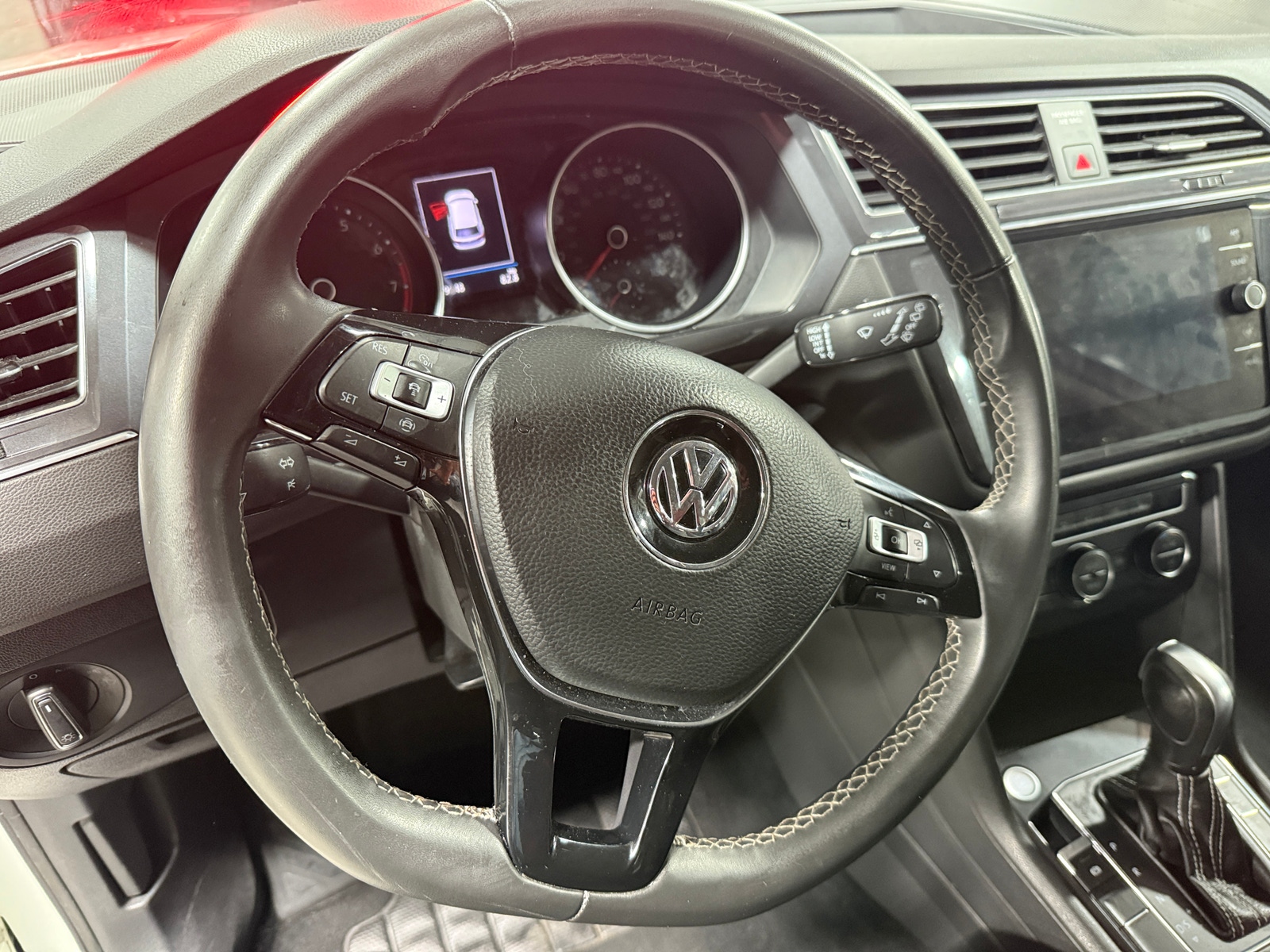 Thumbnail: 2021 Volkswagen Tiguan - 4