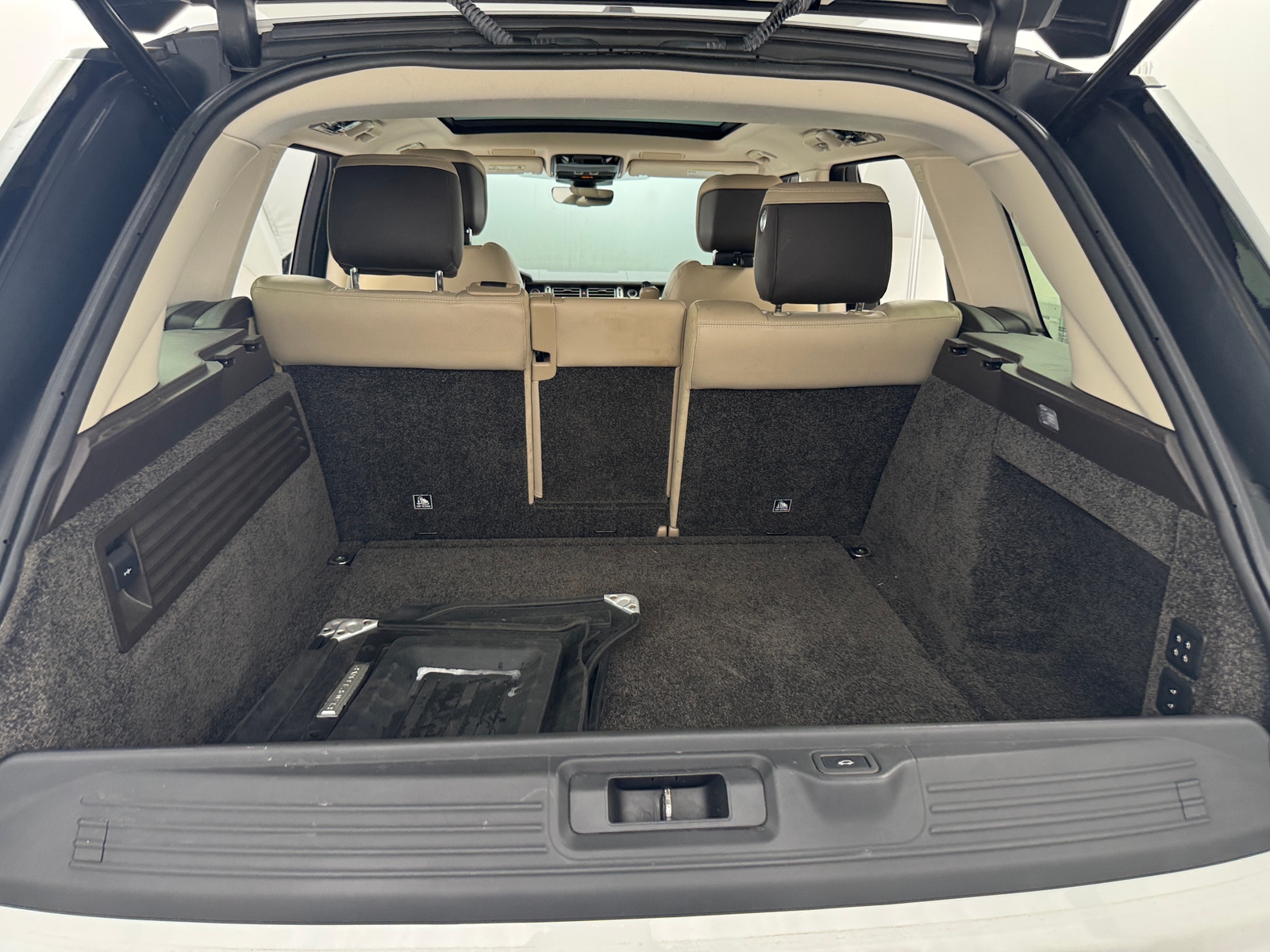 Thumbnail: 2020 Land Rover Range Rover - 6