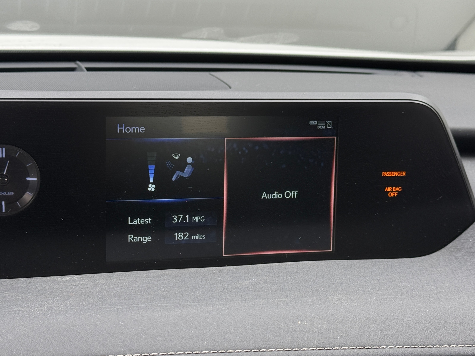 Thumbnail: 2019 Lexus UX - 3