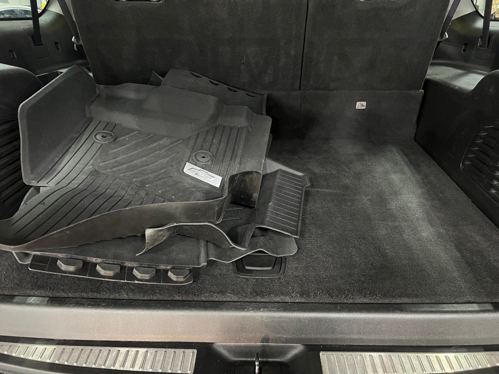 Thumbnail: 2017 Chevrolet Suburban - 6