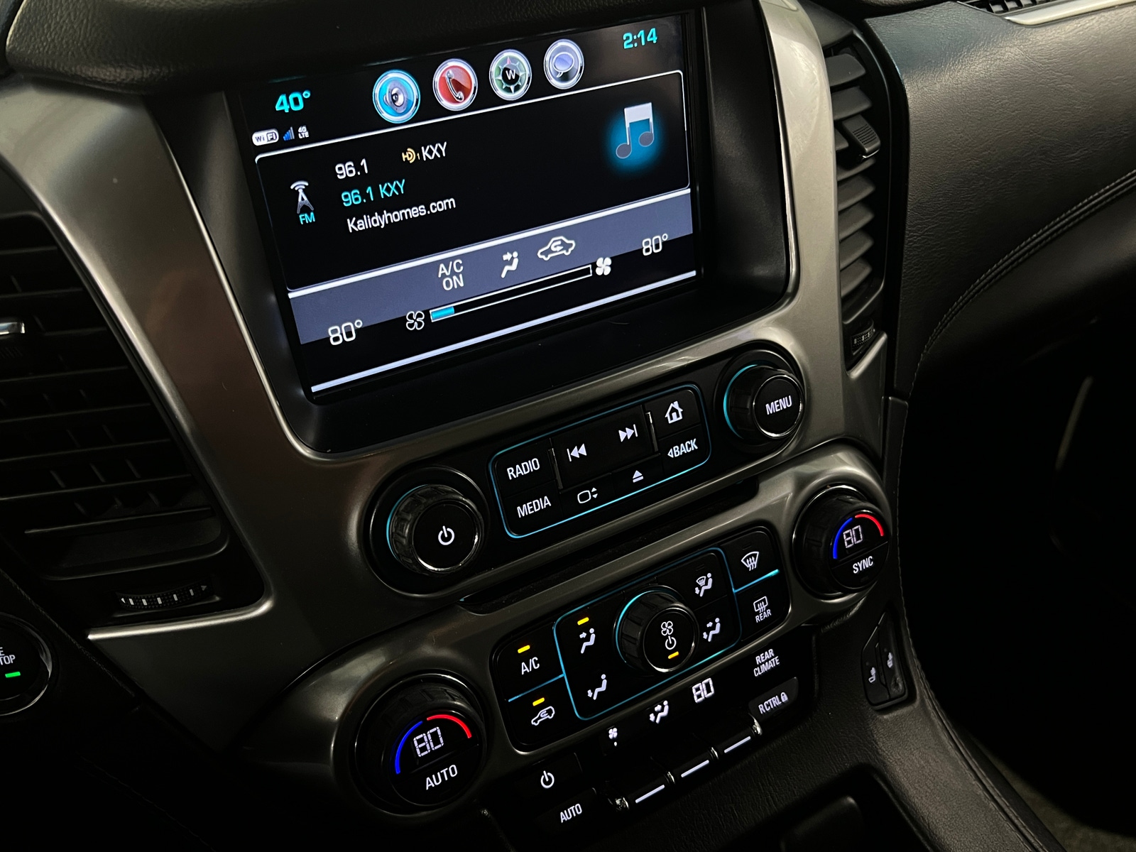 Thumbnail: 2017 Chevrolet Suburban - 3