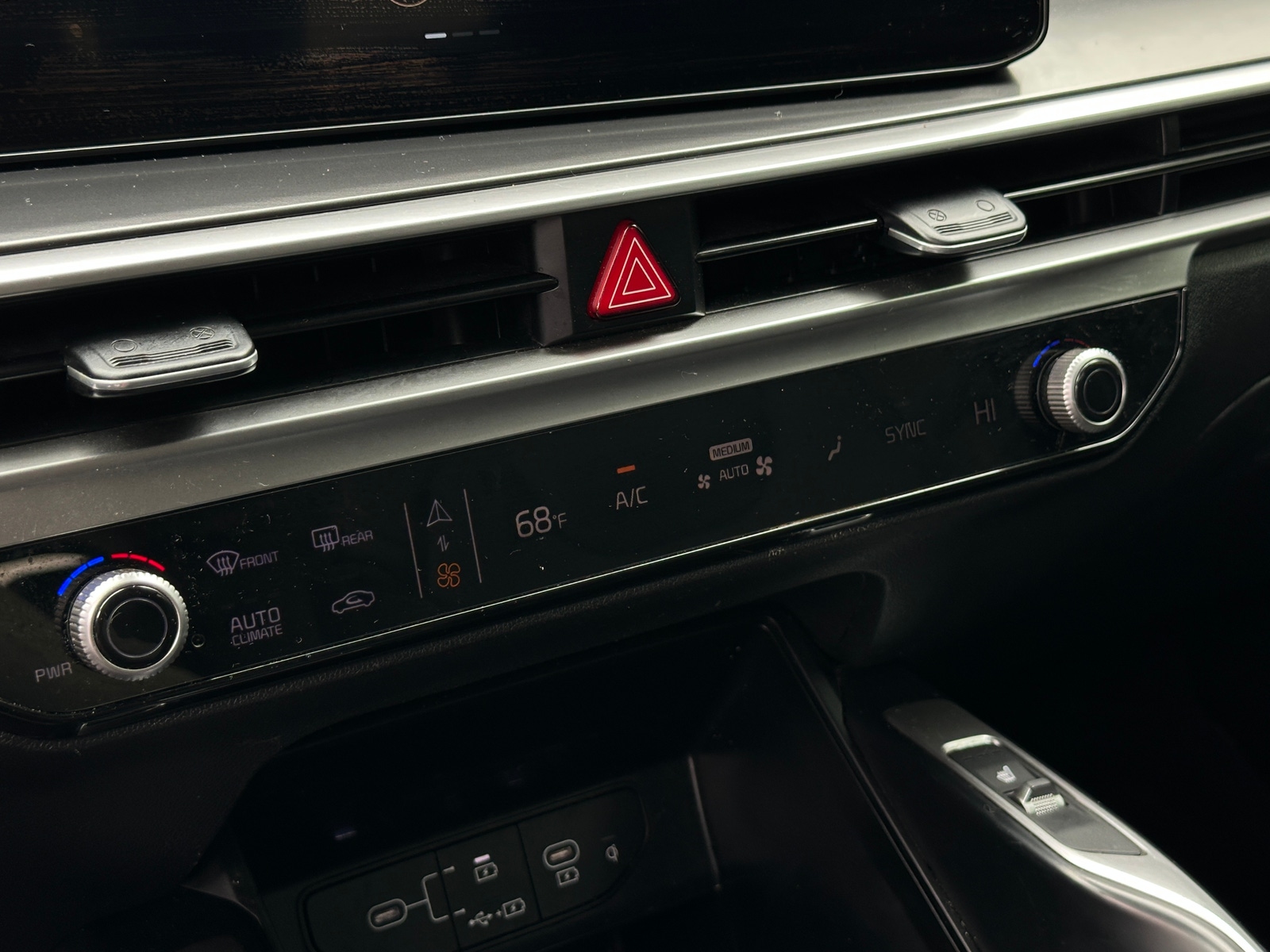 Thumbnail: 2024 Kia Sorento - 3