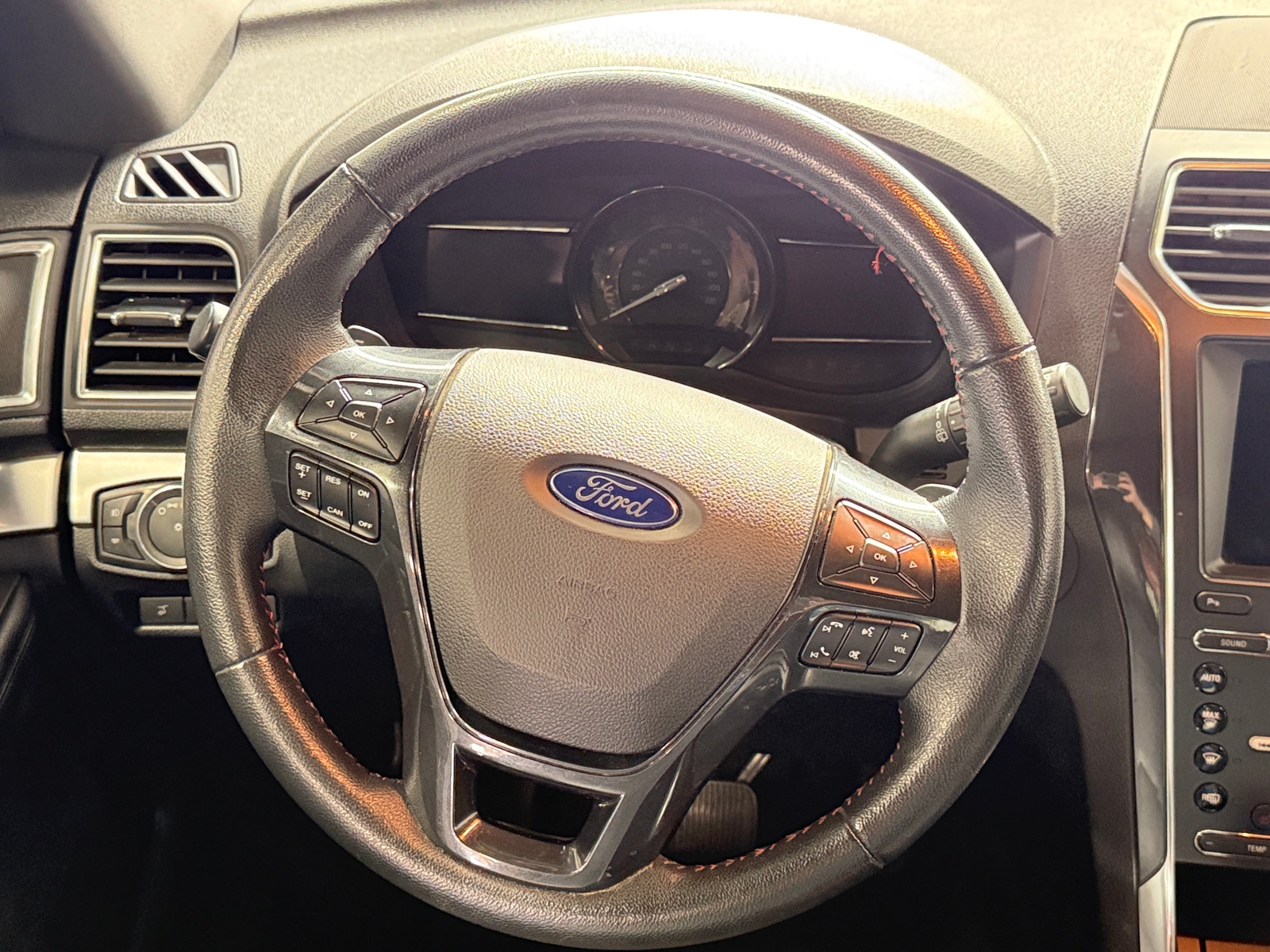 Thumbnail: 2018 Ford Explorer - 4