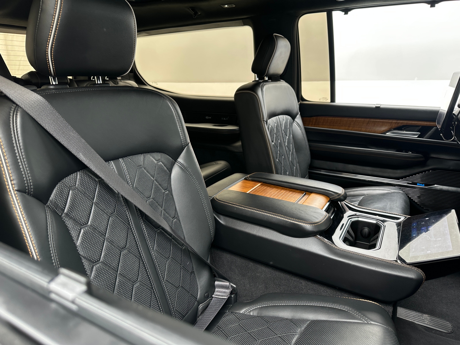 Thumbnail: 2022 Jeep Grand Wagoneer - 5