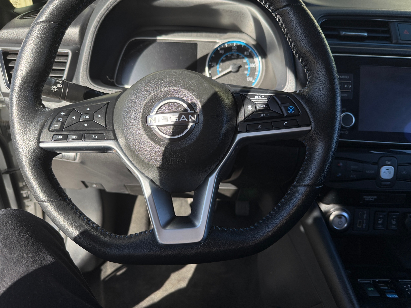 Thumbnail: 2025 Nissan Leaf - 5