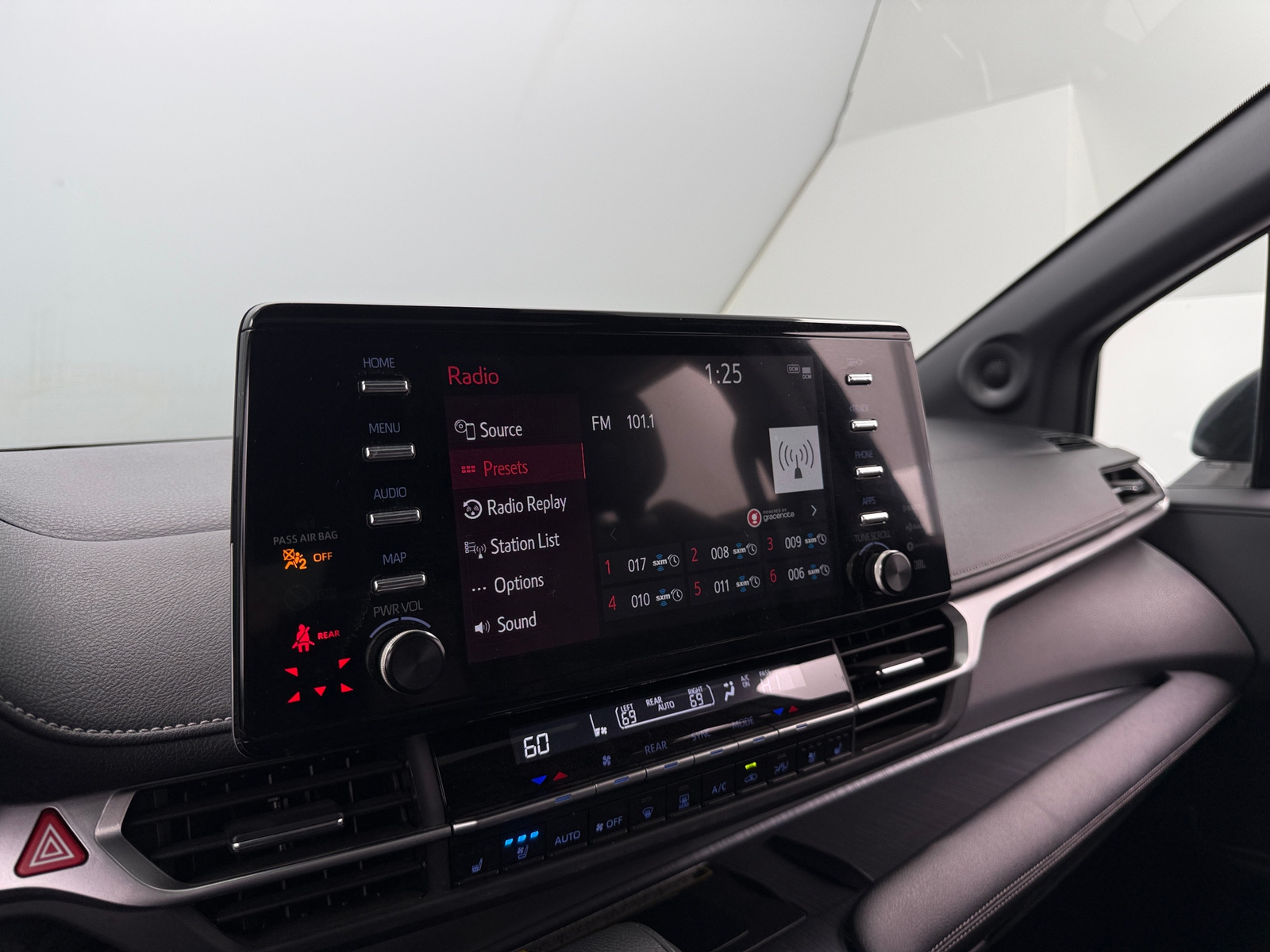 Thumbnail: 2023 Toyota Sienna - 3