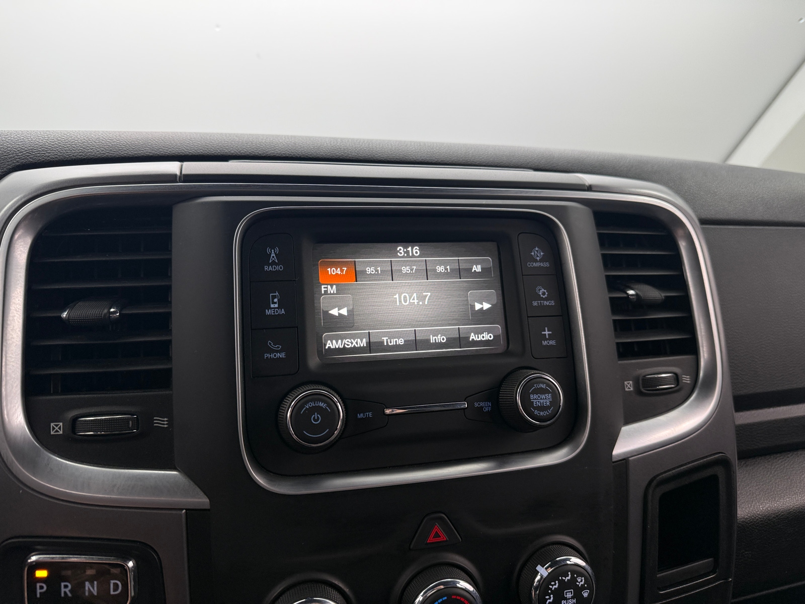 Thumbnail: 2022 RAM 1500 Classic - 4