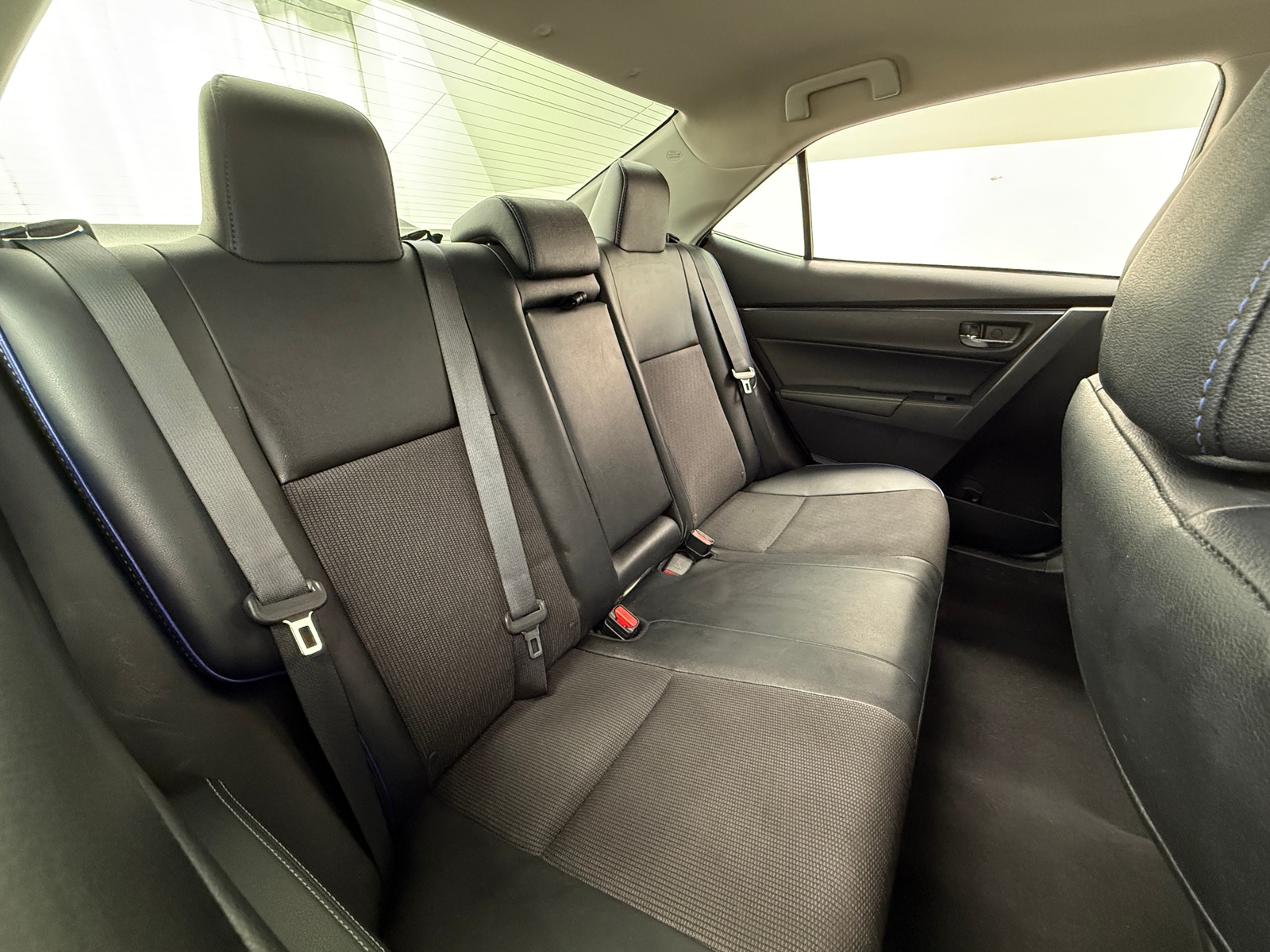 Thumbnail: 2017 Toyota Corolla - 6