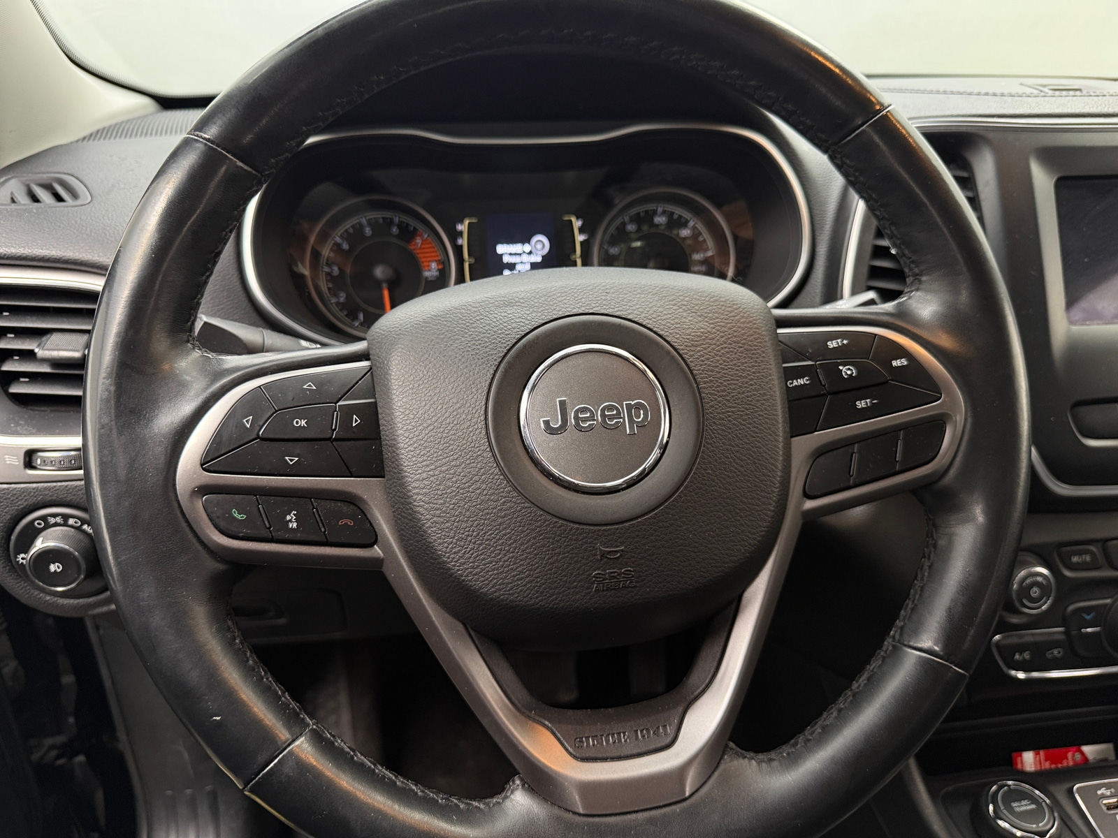 Thumbnail: 2019 Jeep Cherokee - 5