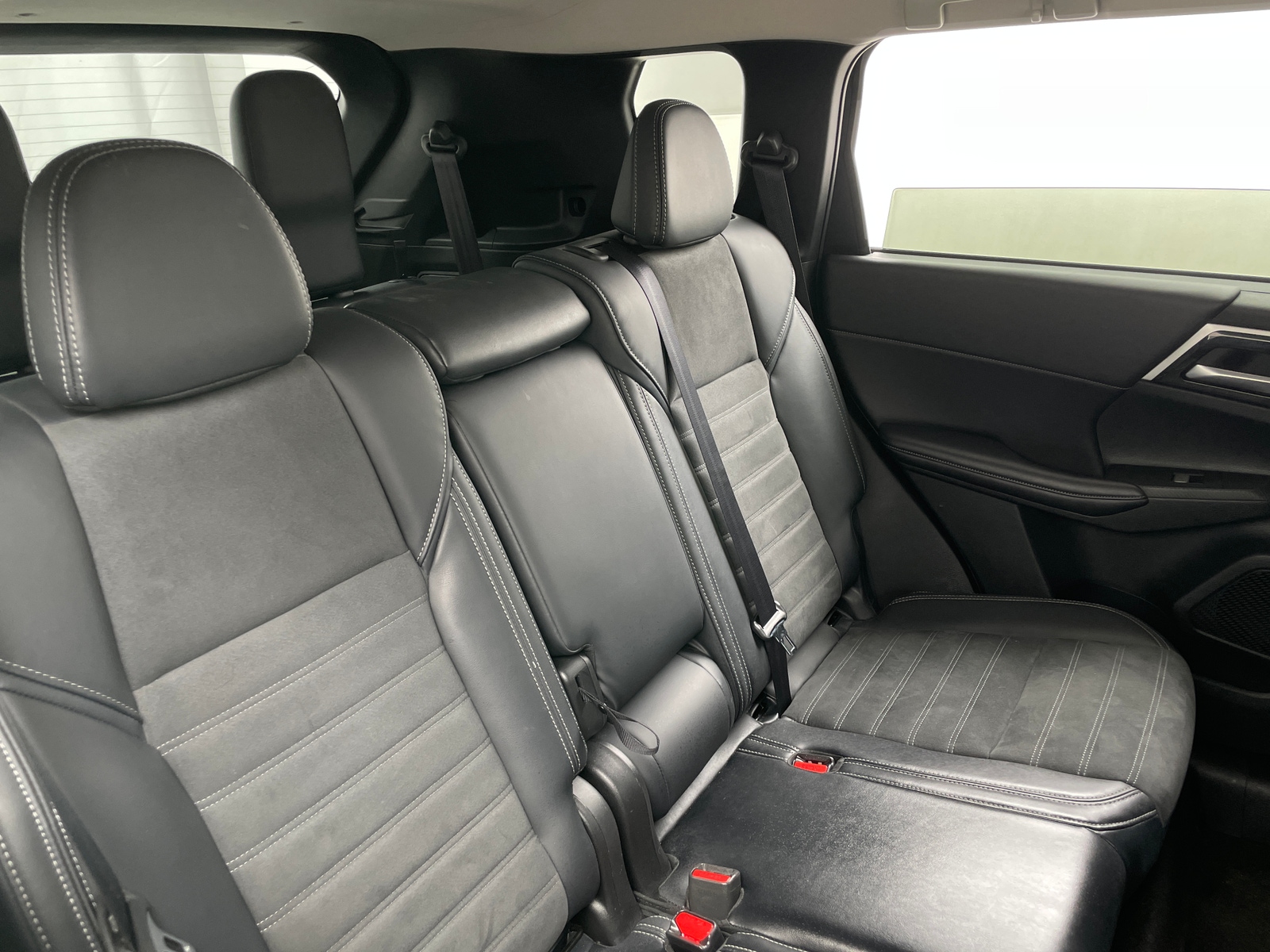 Thumbnail: 2024 Mitsubishi Outlander - 5