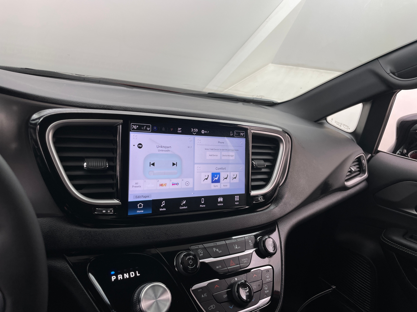 Thumbnail: 2026 Chrysler Pacifica - 3