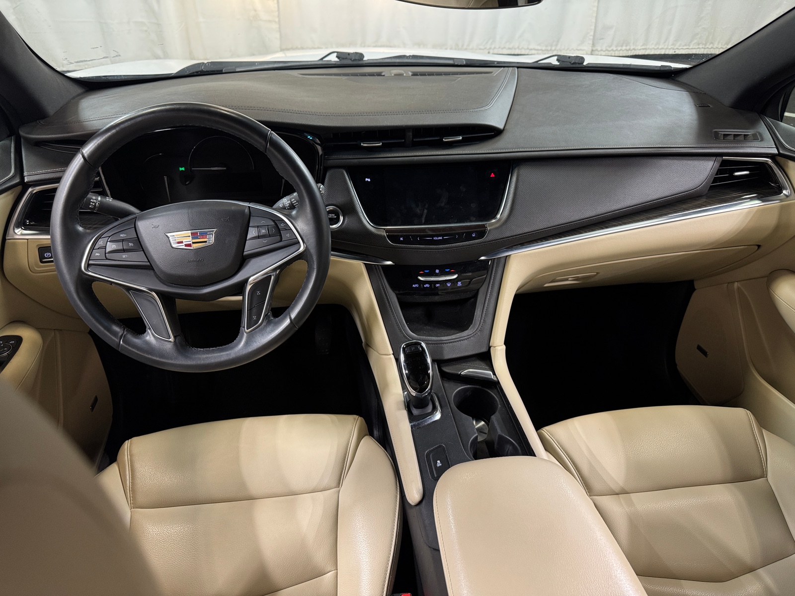 Thumbnail: 2018 Cadillac XT5 - 2