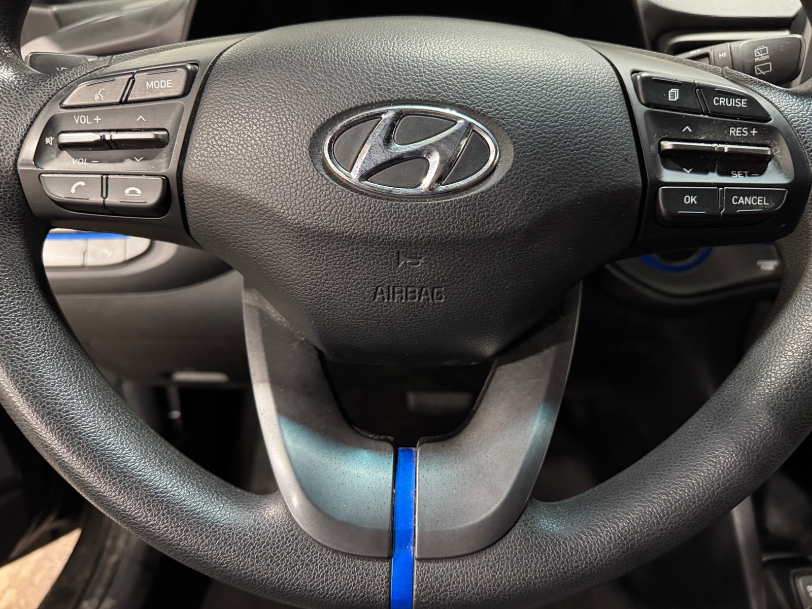 Thumbnail: 2019 Hyundai Veloster - 4