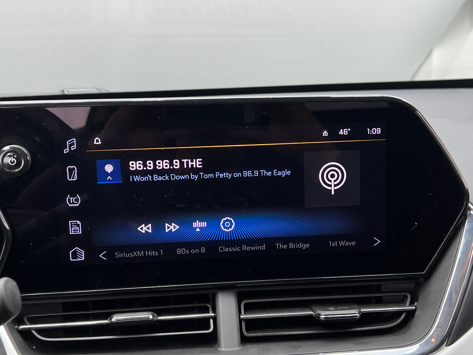 Thumbnail: 2025 Chevrolet Trax - 4