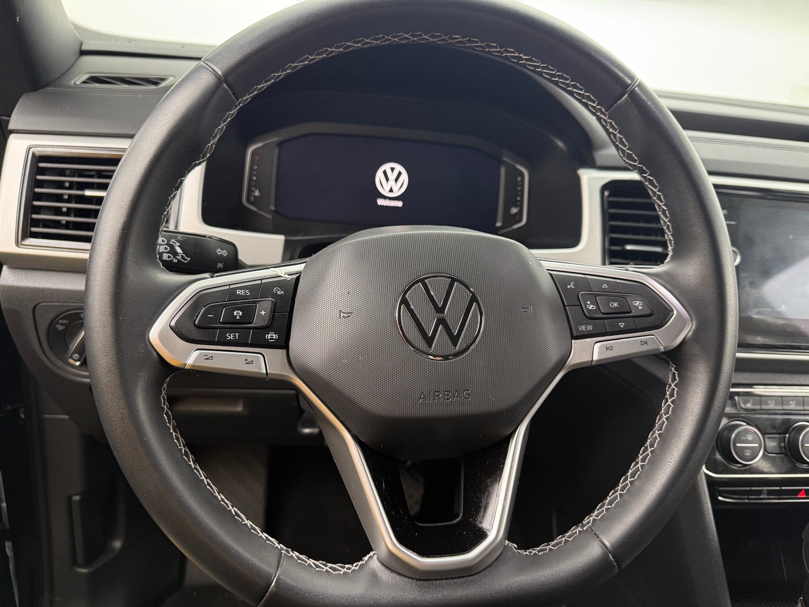 Thumbnail: 2023 Volkswagen Atlas - 4