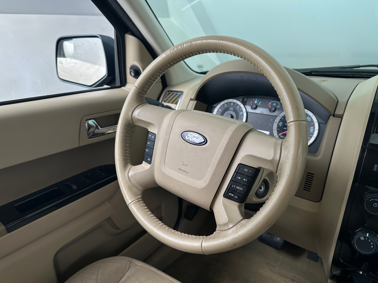 Thumbnail: 2012 Ford Escape - 4