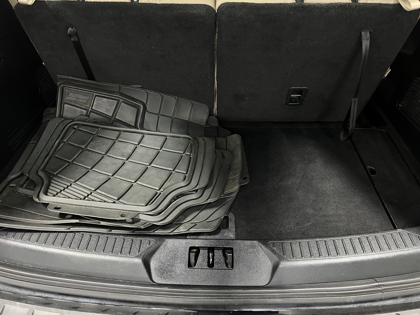 Thumbnail: 2020 Ford Explorer - 7