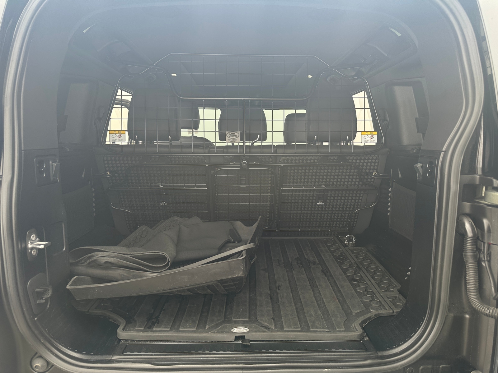 Thumbnail: 2023 Land Rover Defender - 6