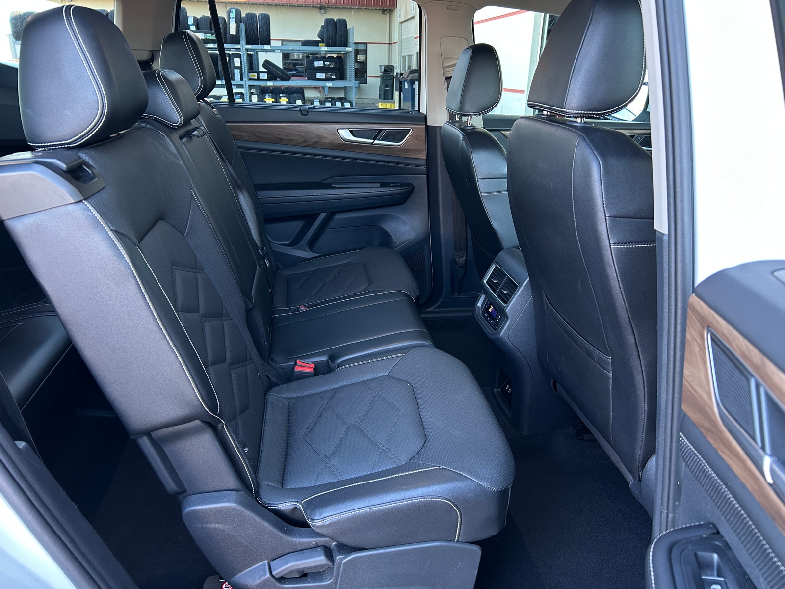 Thumbnail: 2024 Volkswagen Atlas - 5