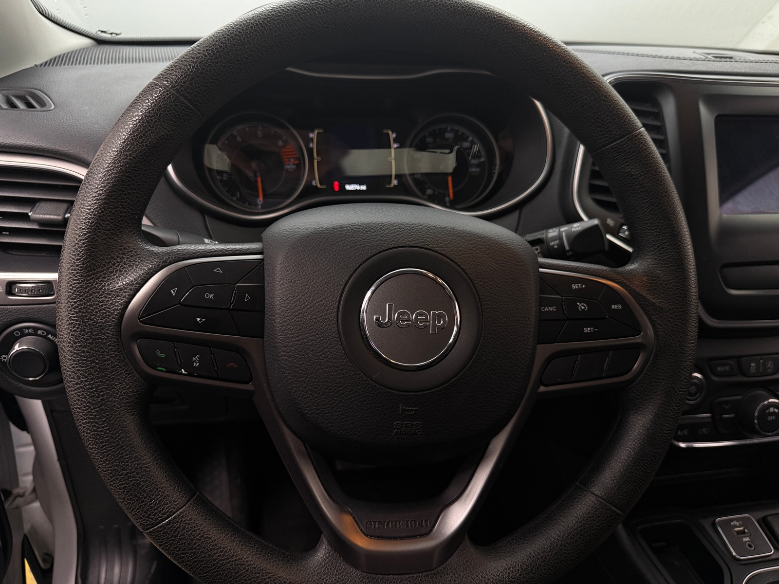 Thumbnail: 2020 Jeep Cherokee - 5