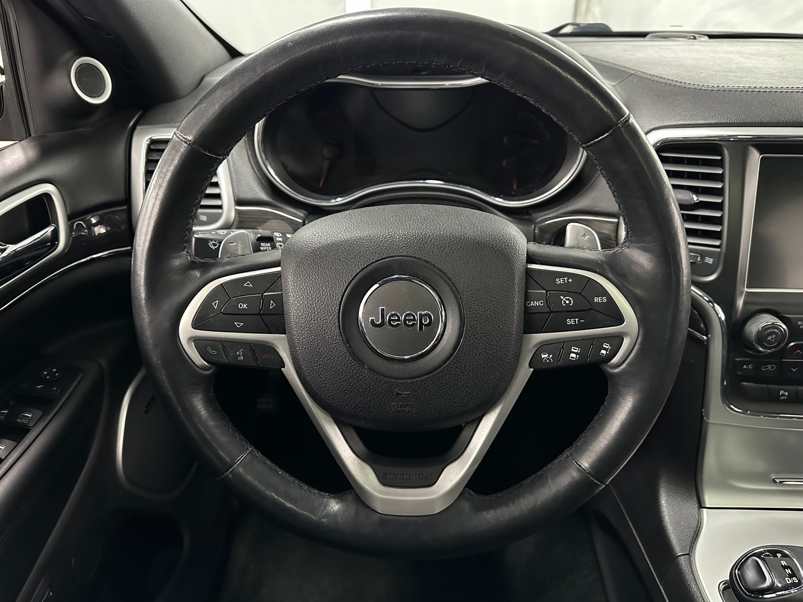 Thumbnail: 2015 Jeep Grand Cherokee - 4