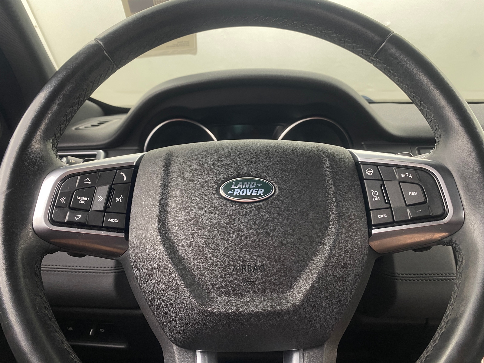 Thumbnail: 2019 Land Rover Discovery Sport - 4