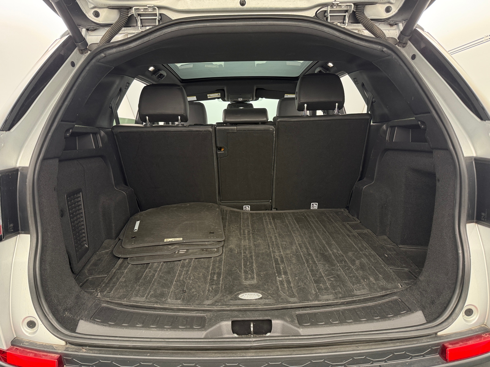 Thumbnail: 2016 Land Rover Discovery Sport - 6