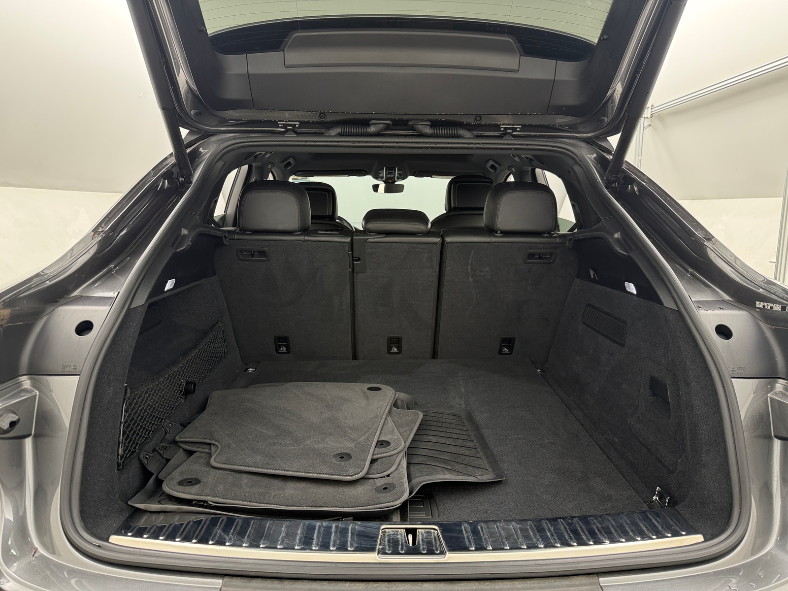 Thumbnail: 2020 Porsche  - 6