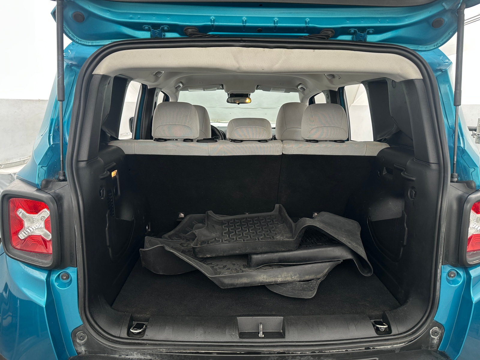 Thumbnail: 2020 Jeep Renegade - 7