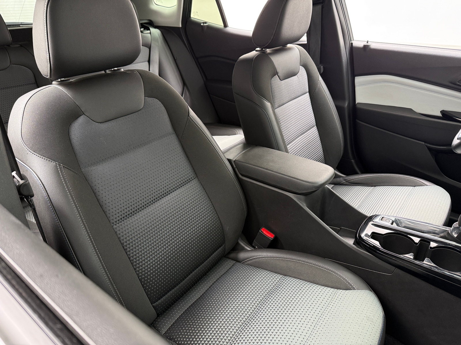 Thumbnail: 2025 Chevrolet Trax - 2