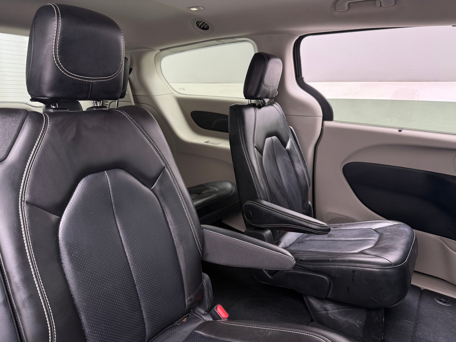 Thumbnail: 2023 Chrysler Pacifica - 5