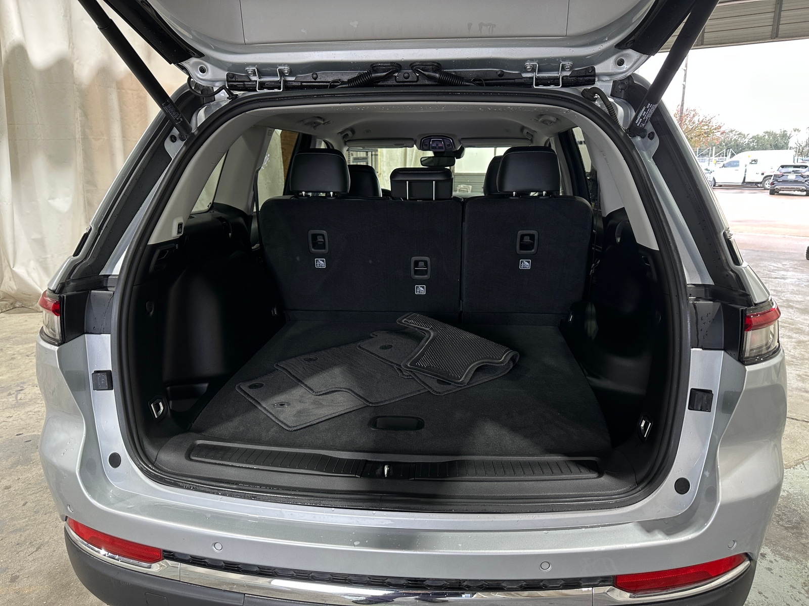 Thumbnail: 2023 Jeep Grand Cherokee - 6