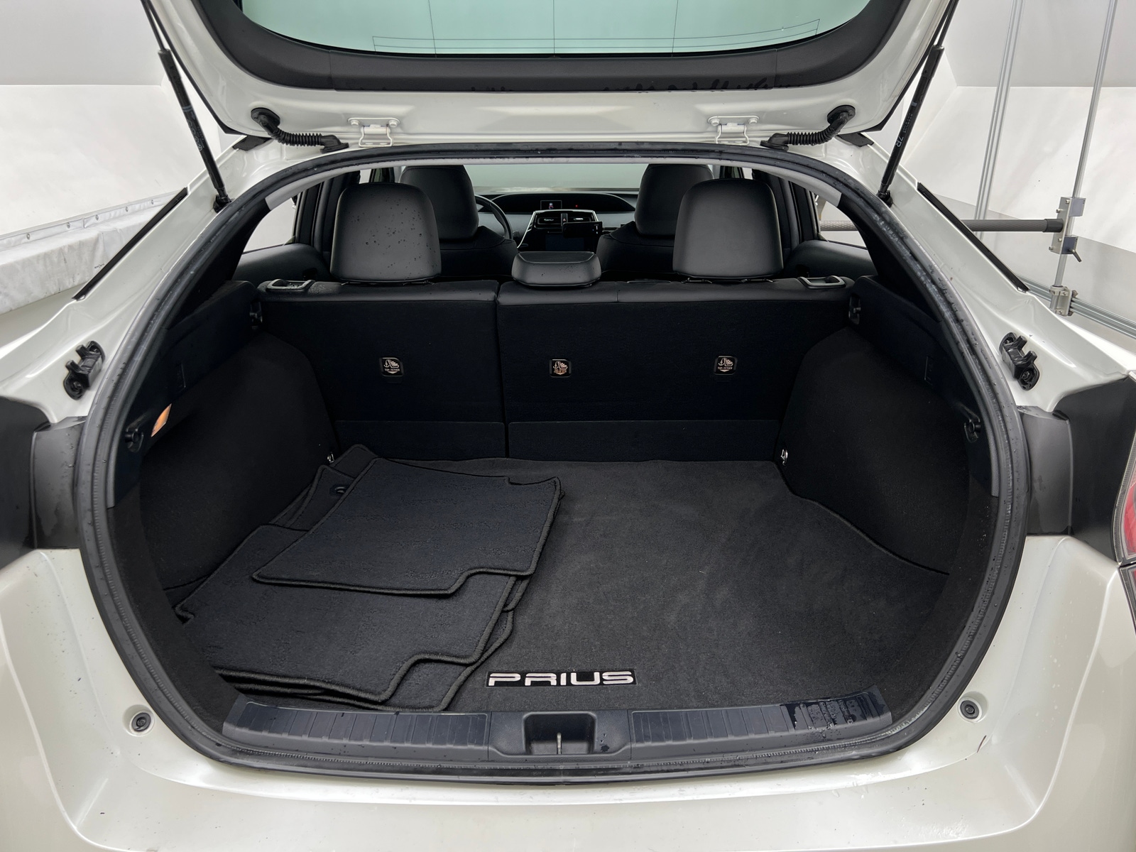 Thumbnail: 2017 Toyota Prius - 6