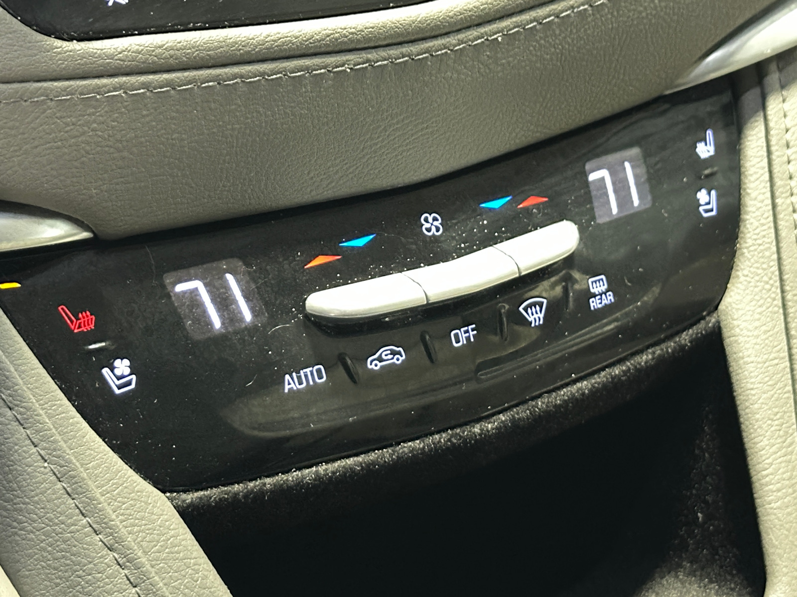 Thumbnail: 2018 Cadillac XT5 - 3