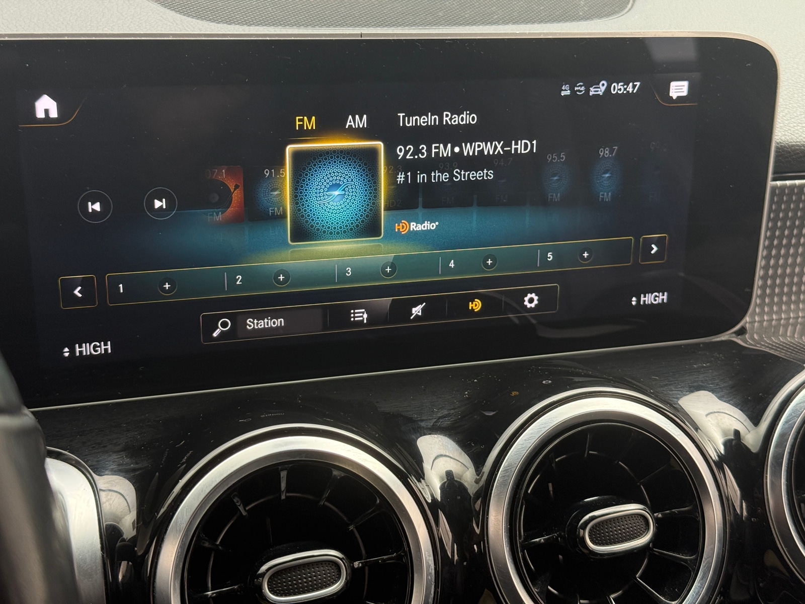 Thumbnail: 2021 Mercedes-Benz GLB - 3