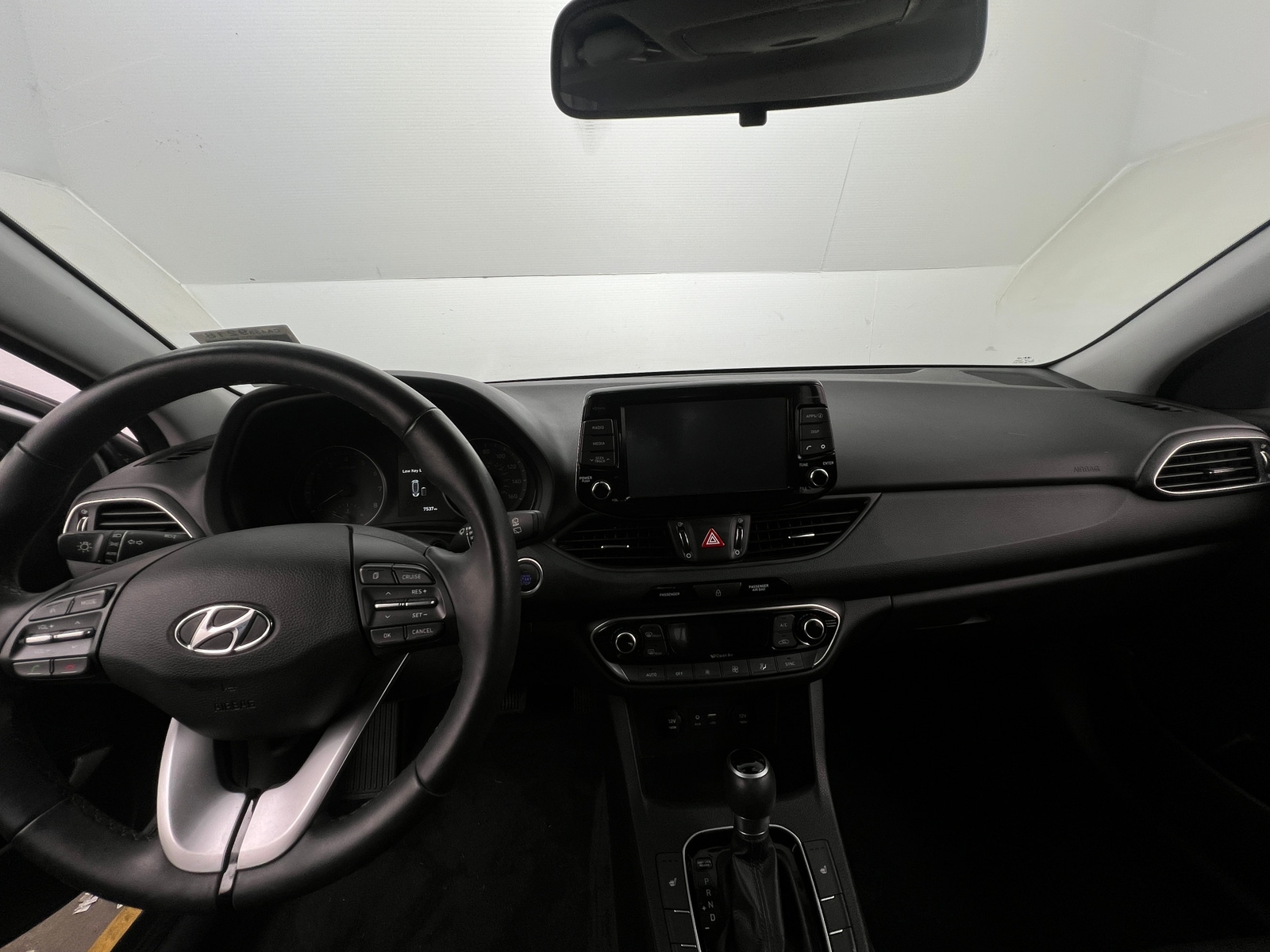 Thumbnail: 2018 Hyundai Elantra - 3