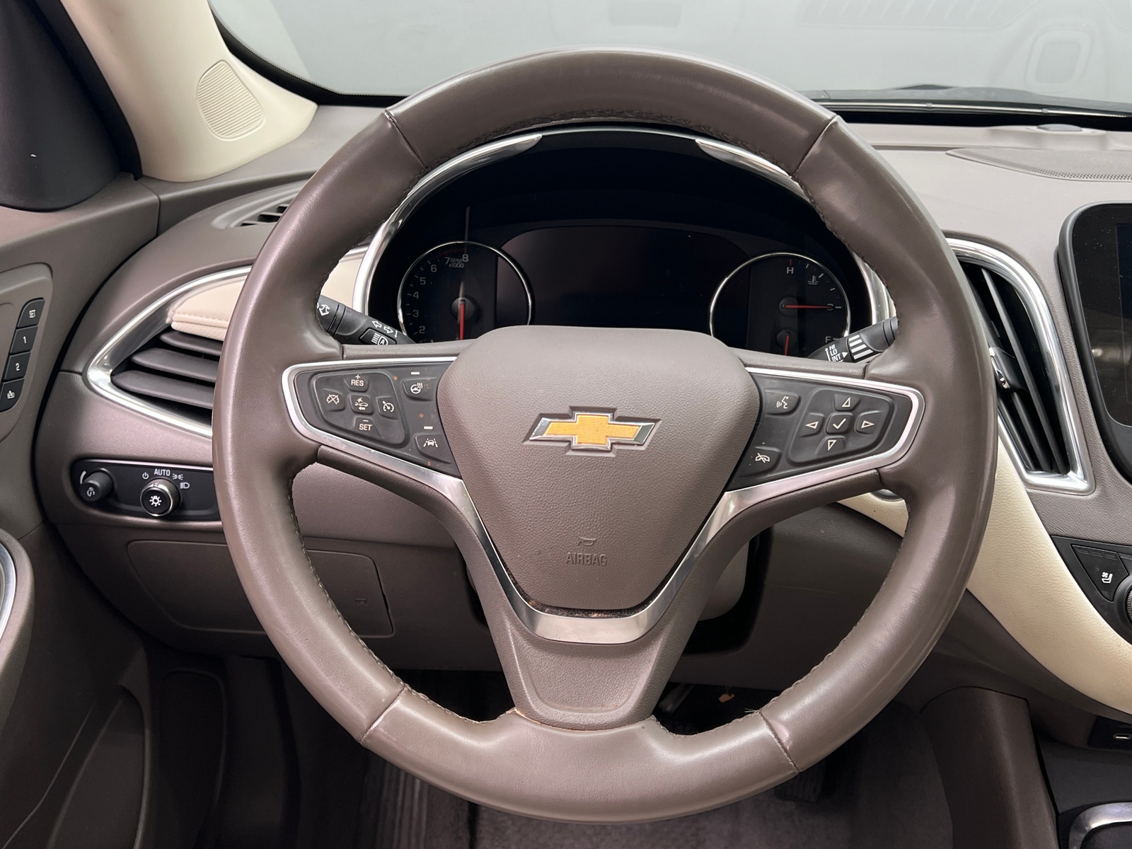 Thumbnail: 2024 Chevrolet Malibu - 4