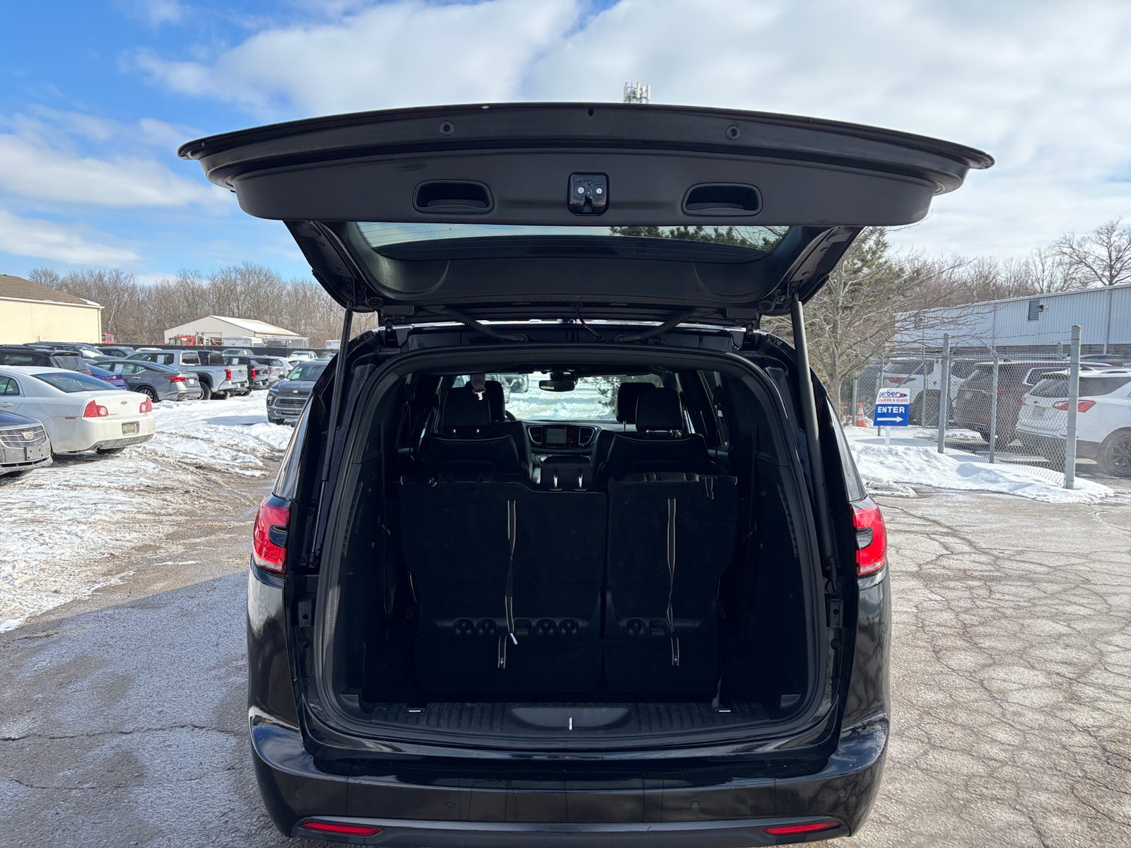 Thumbnail: 2025 Chrysler Pacifica - 6