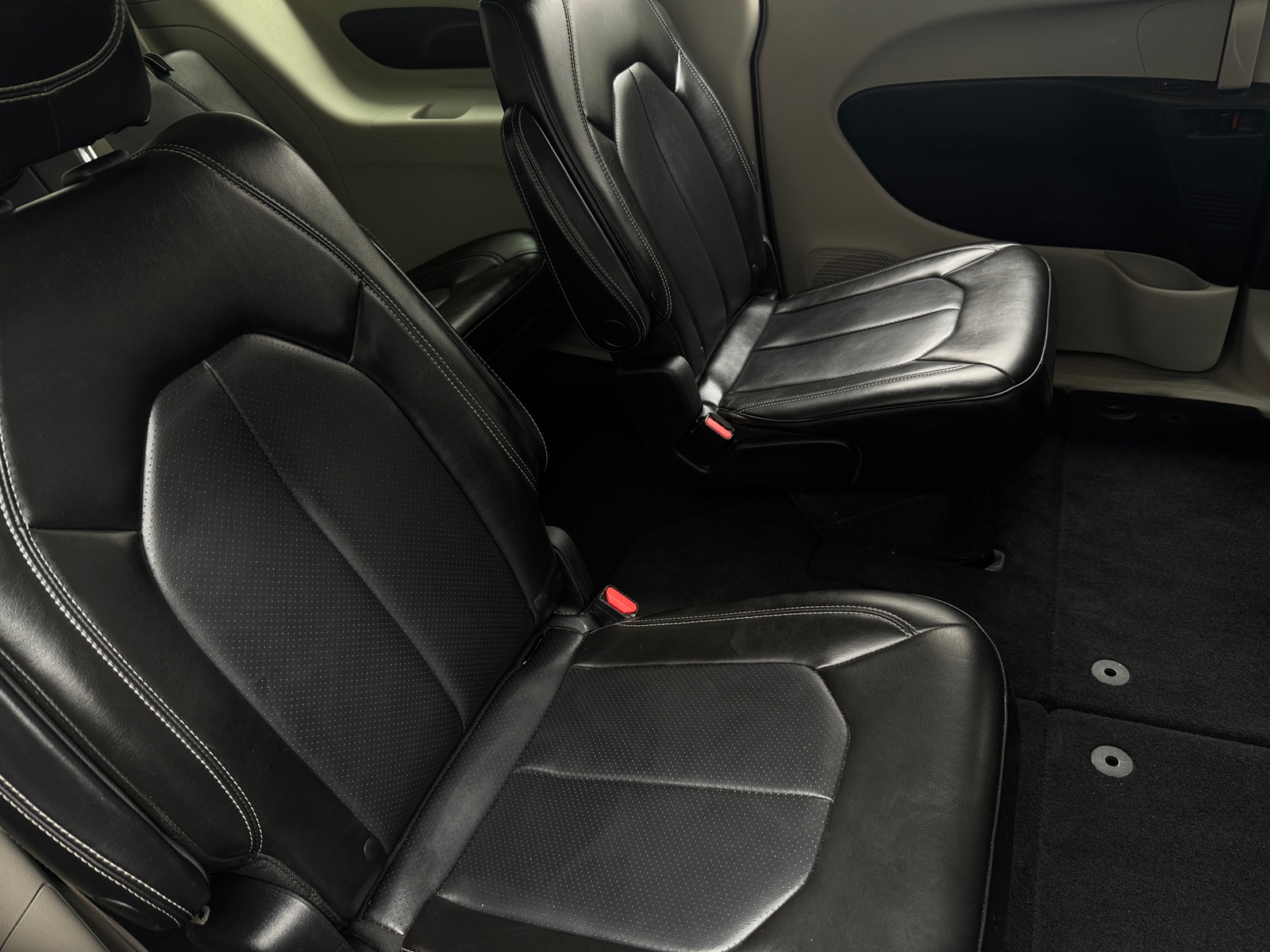 Thumbnail: 2021 Chrysler Voyager - 5