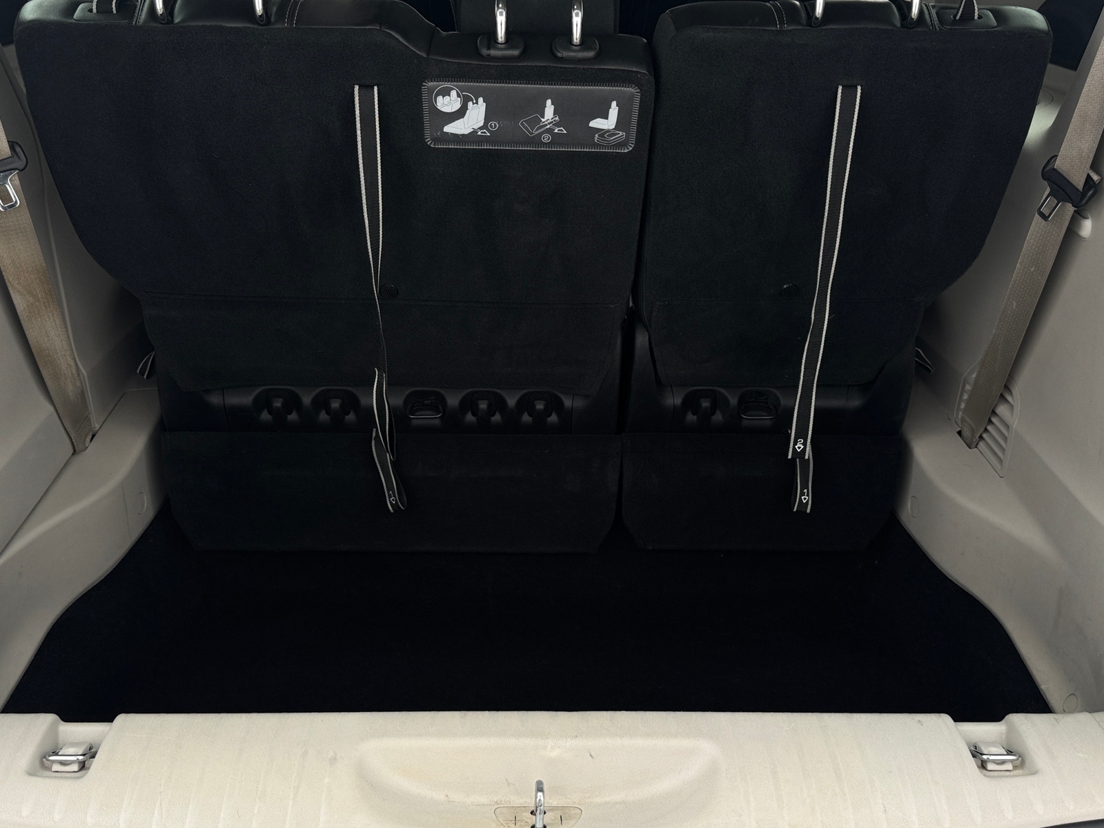 Thumbnail: 2021 Chrysler Voyager - 6