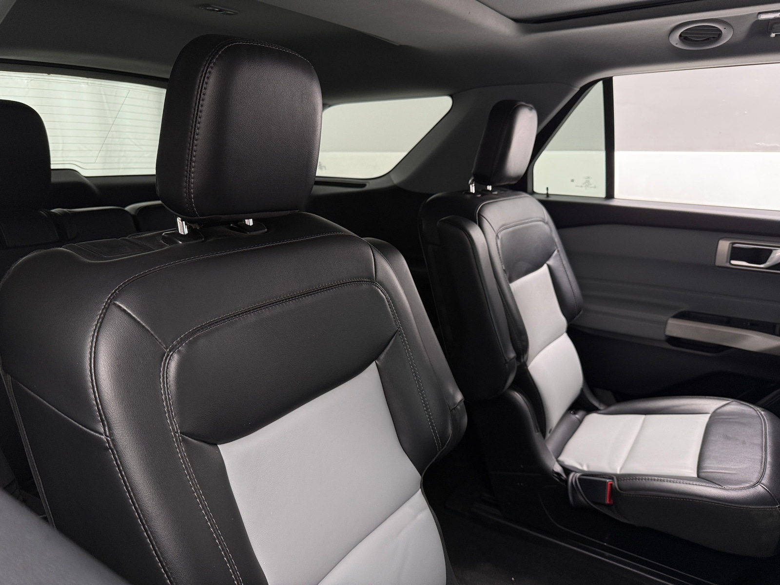 Thumbnail: 2022 Ford Explorer - 6