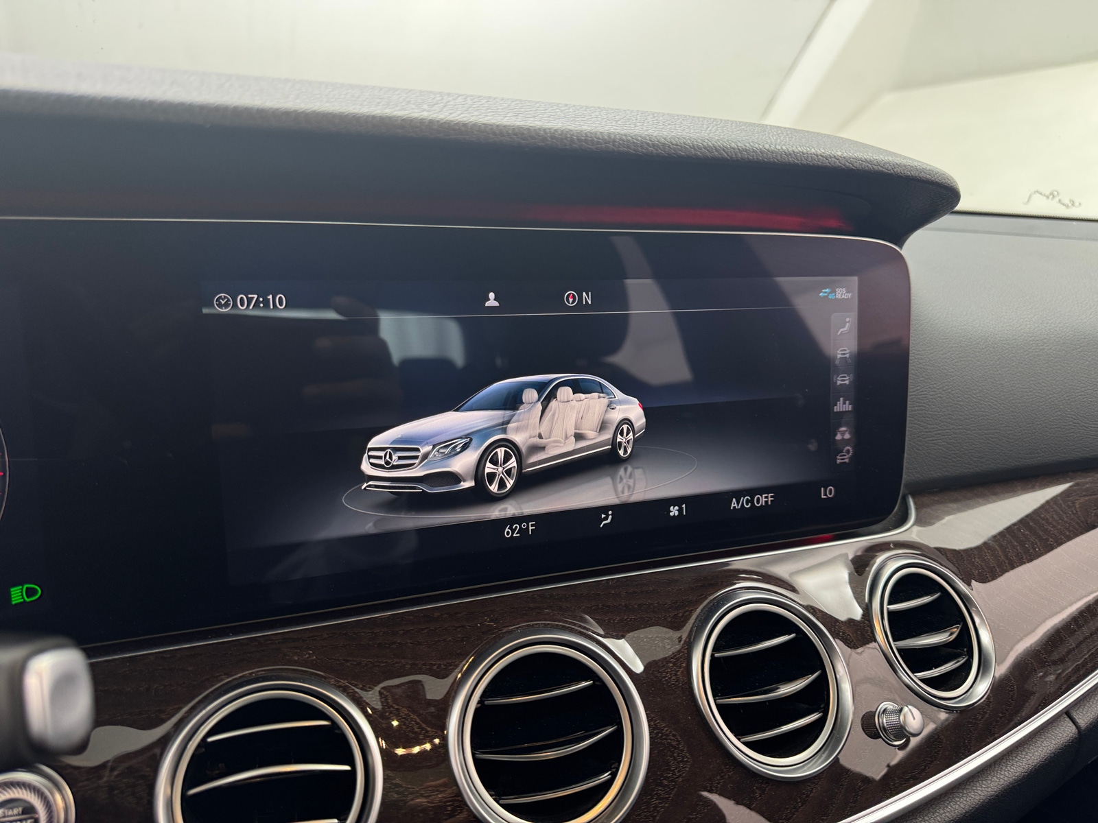 Thumbnail: 2020 Mercedes-Benz E-Class - 3