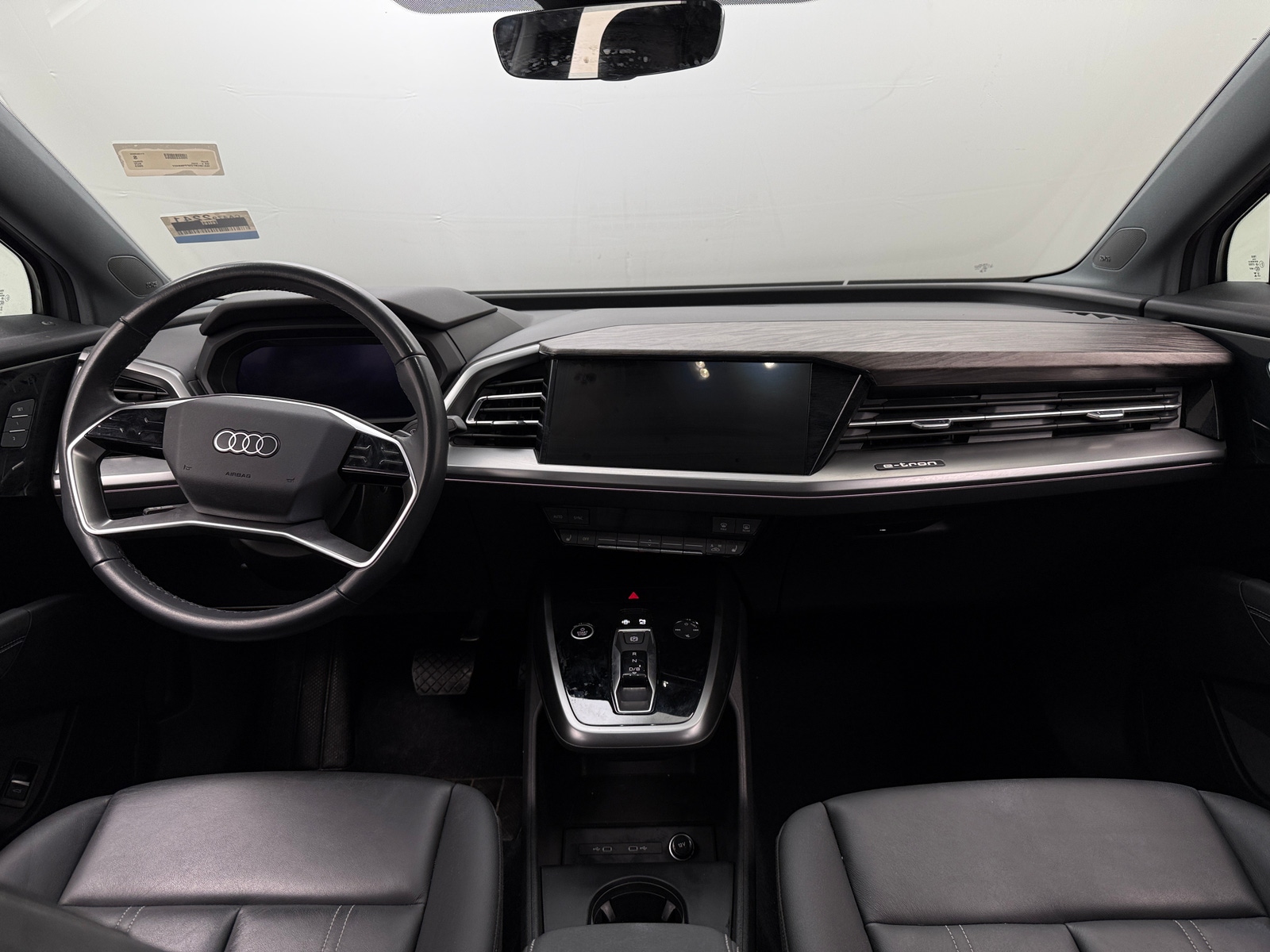 Thumbnail: 2023 Audi Q4 e-tron - 2