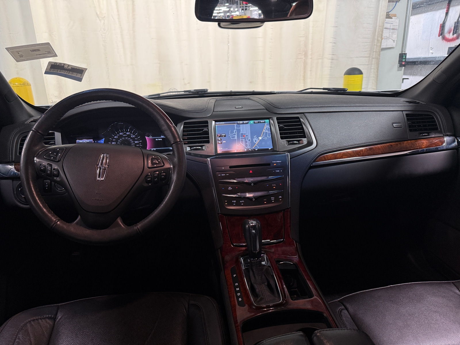 Thumbnail: 2015 Lincoln MKS - 2