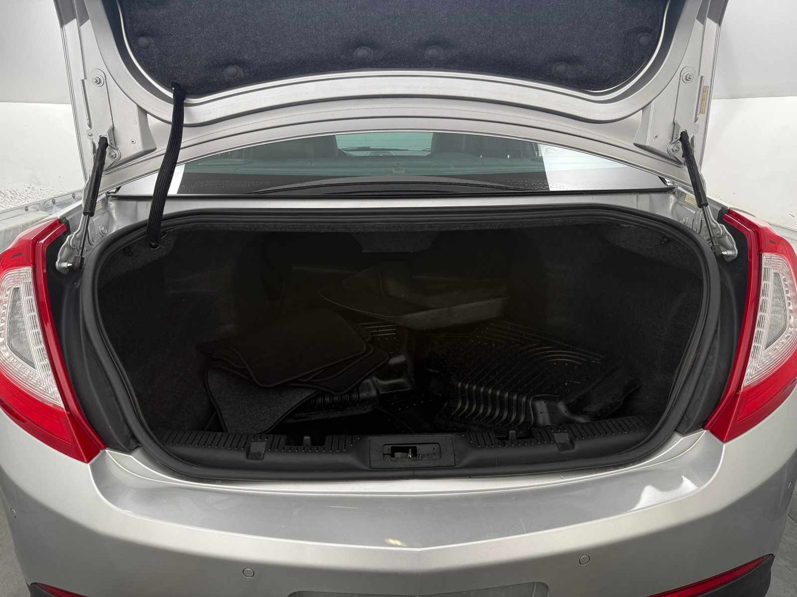 Thumbnail: 2015 Lincoln MKS - 6