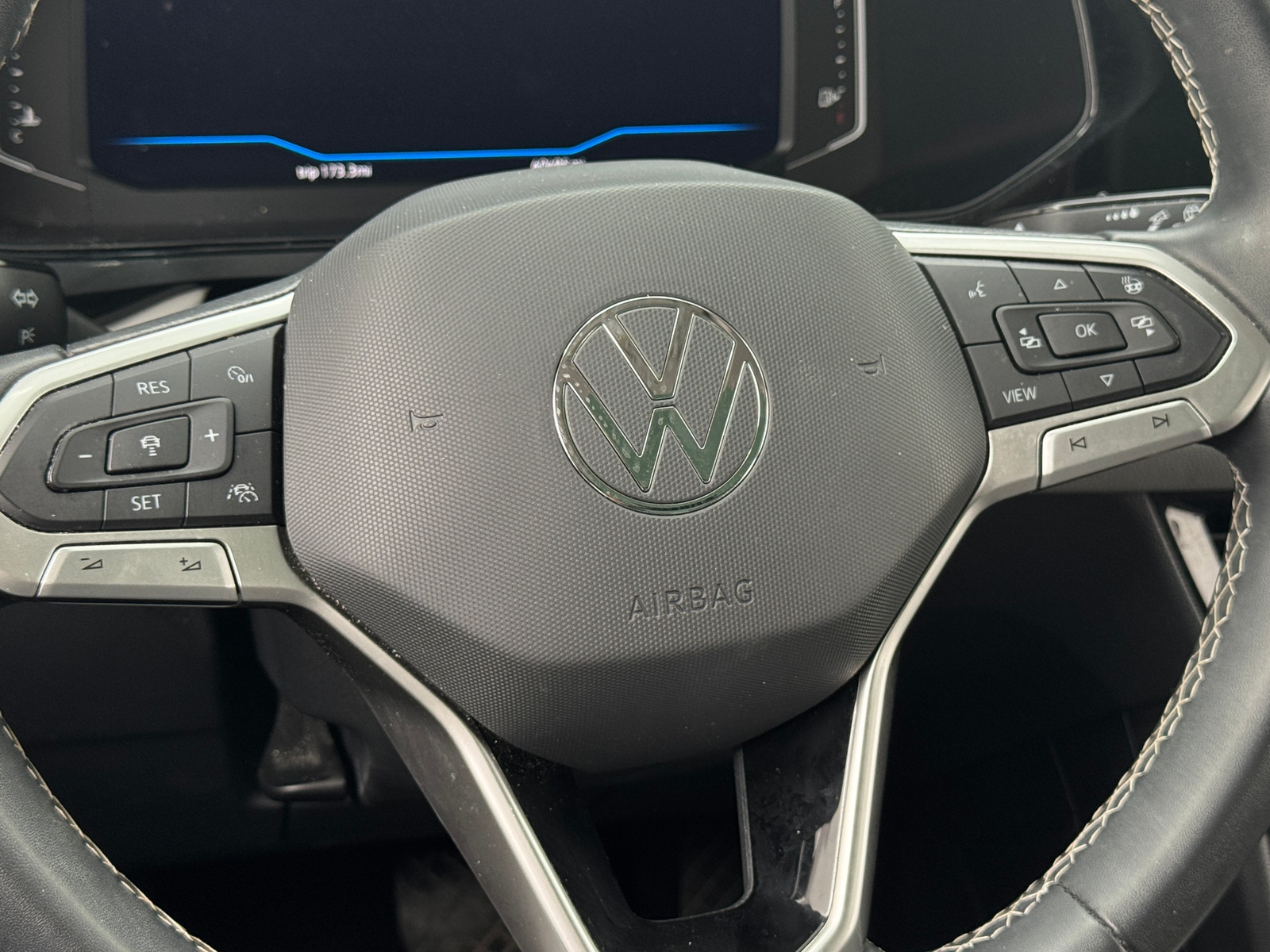 Thumbnail: 2022 Volkswagen Taos - 4